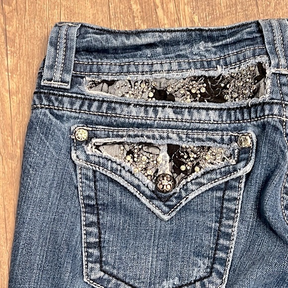 Miss Me Boot Cut Flap Pocket Jeans w/Black & Silver Lace embellishments, Size 31 - Picture 5 of 14